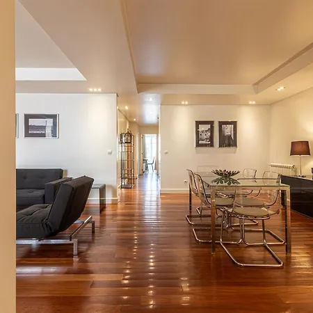 Apartman Chiado Deluxe Design 3 Bedroom *