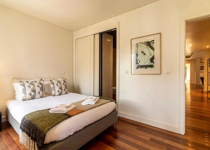 Chiado Deluxe Design 3 Bedroom Apartment *