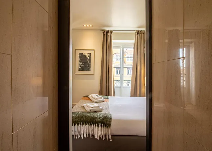 Apartment Chiado Deluxe Design 3 Bedroom