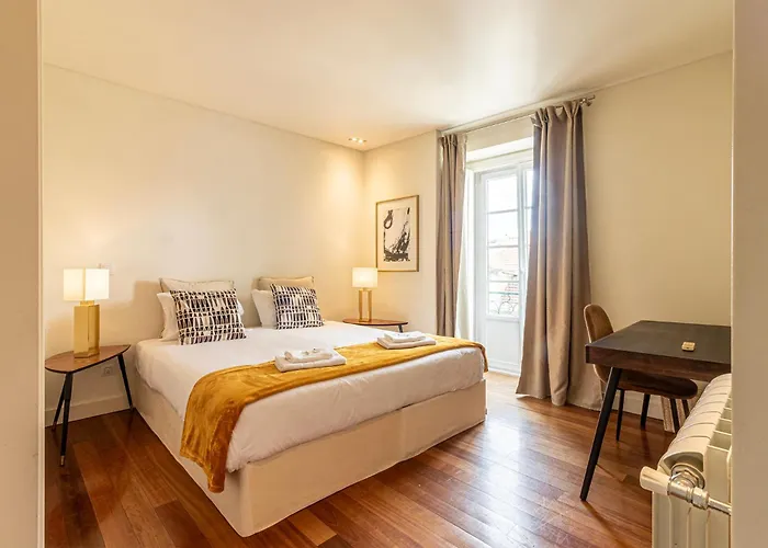 Chiado Deluxe Design 3 Bedroom Apartment