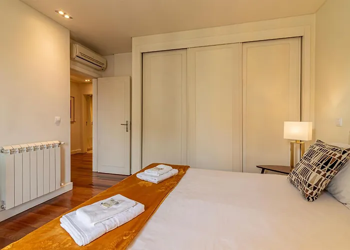 Chiado Deluxe Design 3 Bedroom *