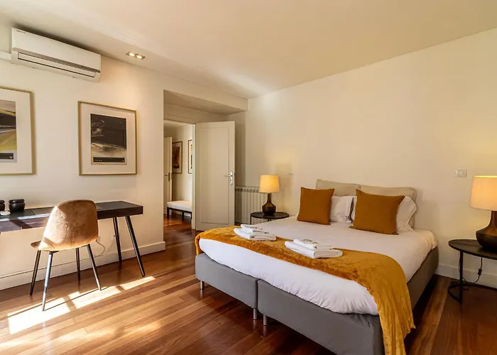 Chiado Deluxe Design 3 Bedroom Apartment