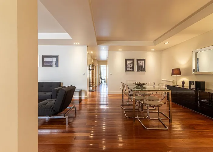 Apartment Chiado Deluxe Design 3 Bedroom *