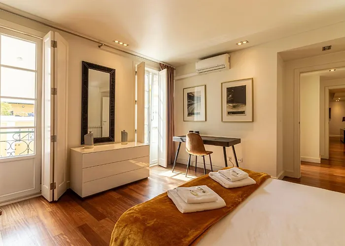 Chiado Deluxe Design 3 Bedroom *