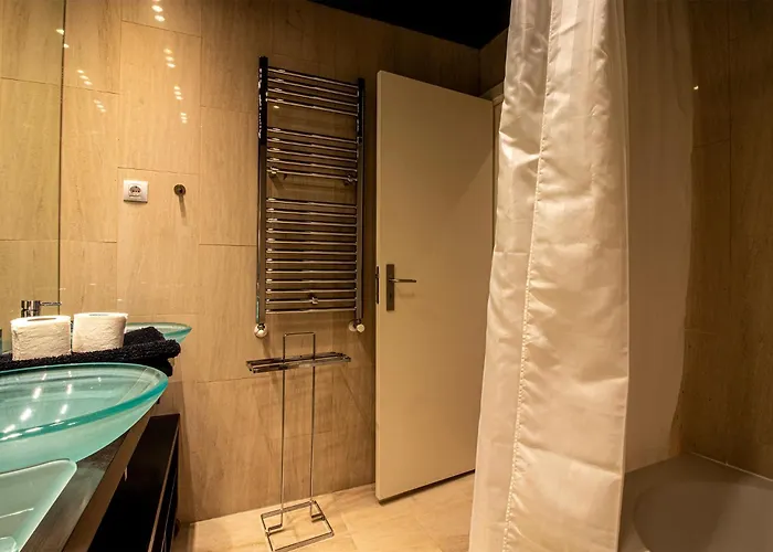 Apartment Chiado Deluxe Design 3 Bedroom *