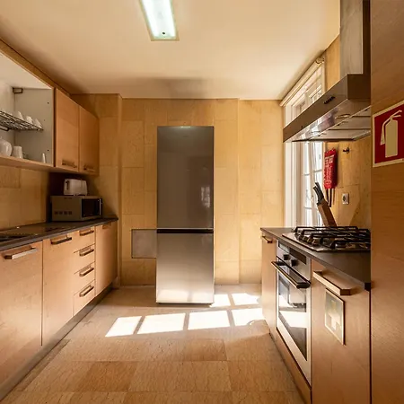 Апартаменты Chiado Deluxe Design 3 Bedroom *